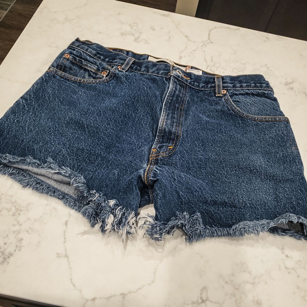 Levi's 517 cutoffs high rise size 36